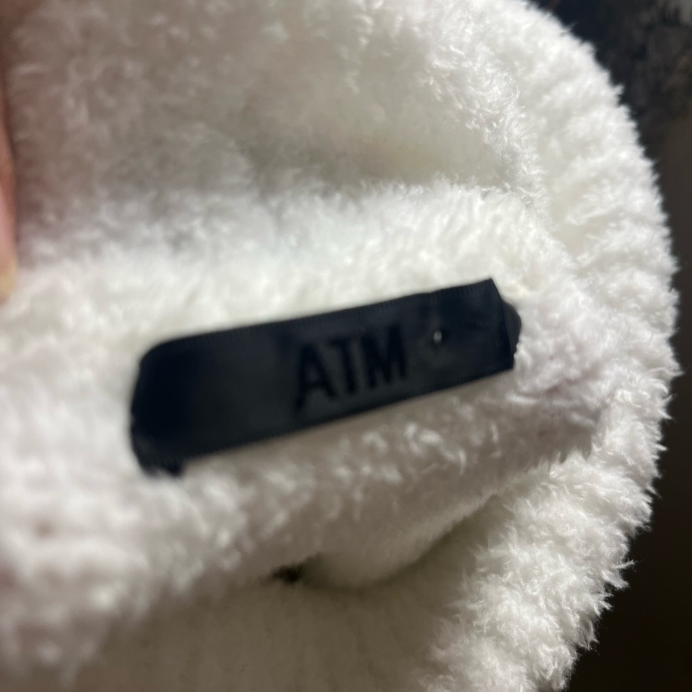 Cozy White Turtleneck Sweater - Picture 4 of 5